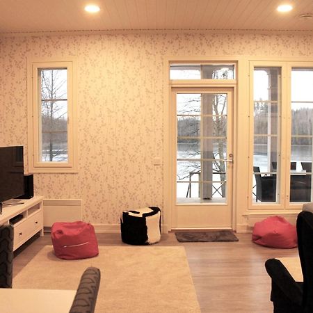 ロードン カルタノ ヴィラ ミッケリ 部屋 写真